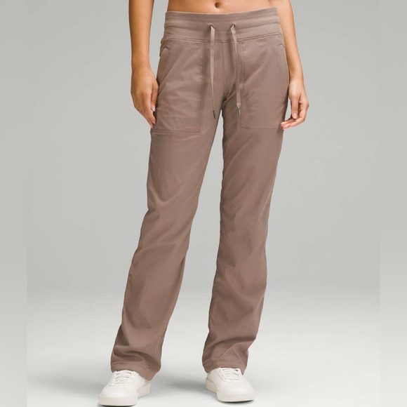 NWT Lululemon Dance Studio Mid-Rise Pant *Regular
Taupetastic 0 - Picture 1 of 11